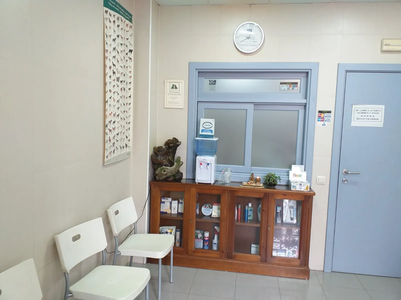 Sala de espera de la Clínica Veterinaria Herreros en Daimiel